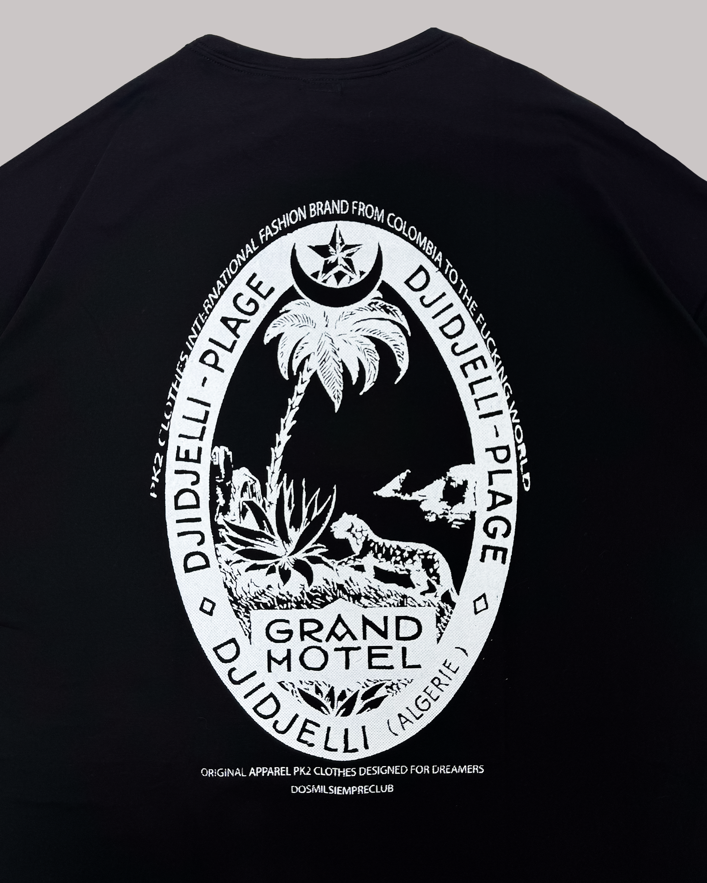 Camiseta Oversize GRAND MOTEL Negra